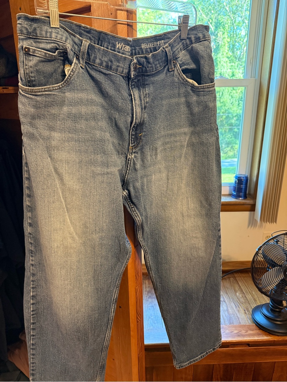 Wrangler Relaxed Fit Men's Jeans in Light Blue Wash